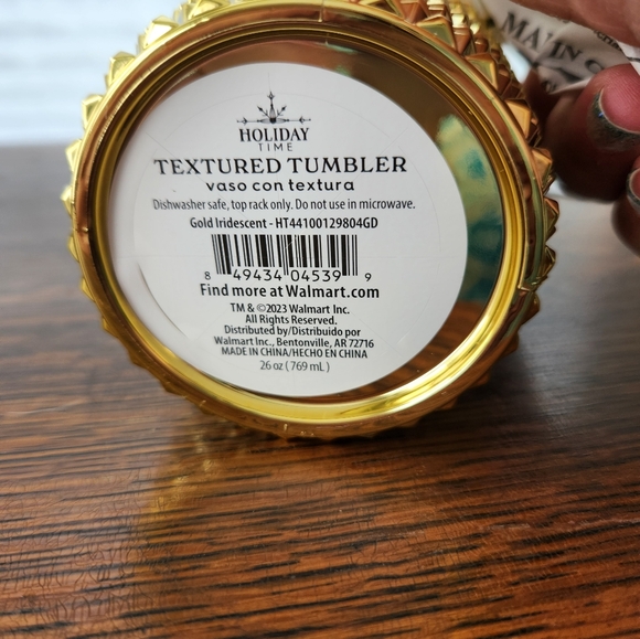 NWT Gold Textured Tumbler. 26 oz. 9 x 4. Beautiful design and insulated. - Picture 4 of 5